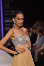 Model walks the ramp for Saboo Fine Jewels Show at IIJW Day 4 on 22nd Aug 2012 (107).JPG